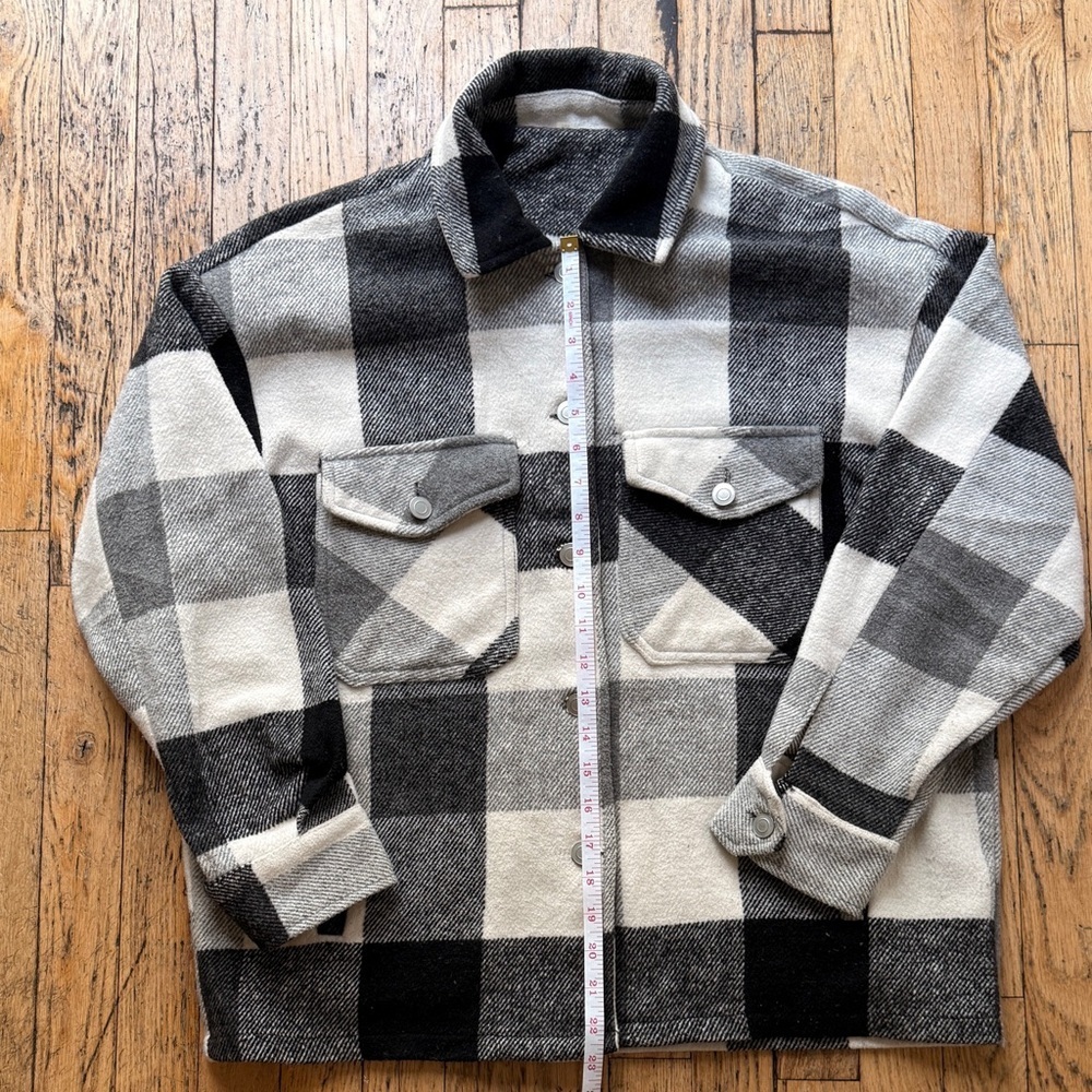Black and white buffalo check flannel shacket - medium - Picture 5 of 6
